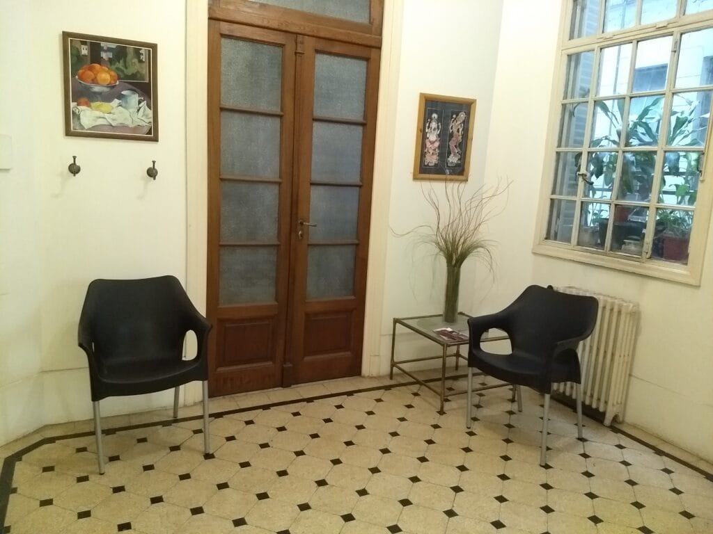 Sala de espera consultoriodel Psicólogo en Rosario Centro y su entorno en el microcentro de Rosario.