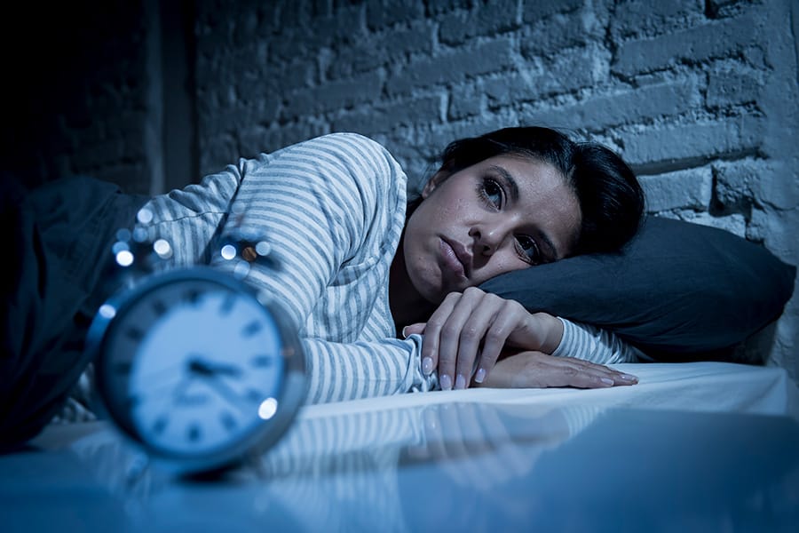 El insomnio. Problemas para dormir bien. Es un trastorno que dificulta conciliar o mantener el sueño, o provoca despertares tempranos con la incapacidad de volver a dormir. Afecta la energía, el estado de ánimo y la calidad de vida durante el día.