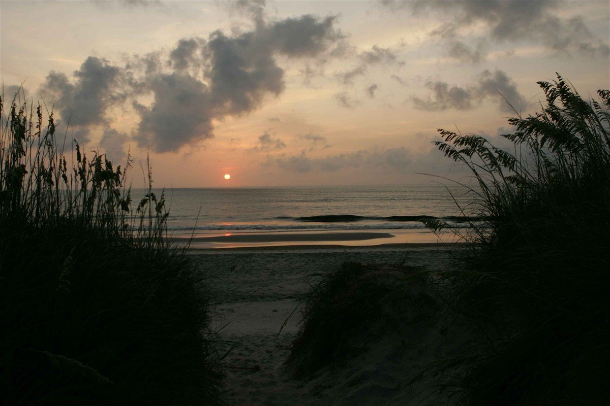 Amanecer sobre el océano, imagen de apertura para la síntesis sobre la parálisis del sueño